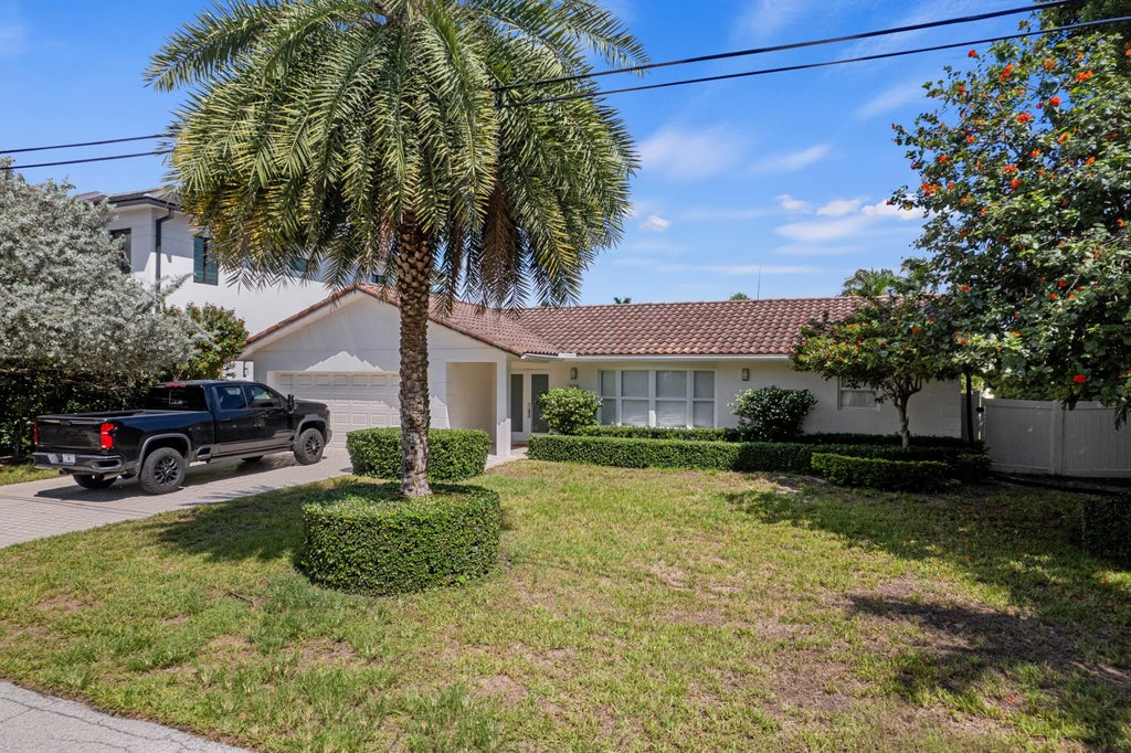 Photo of 935 Dogwood Drive, Delray Beach, FL 33483 (MLS # B26082366)