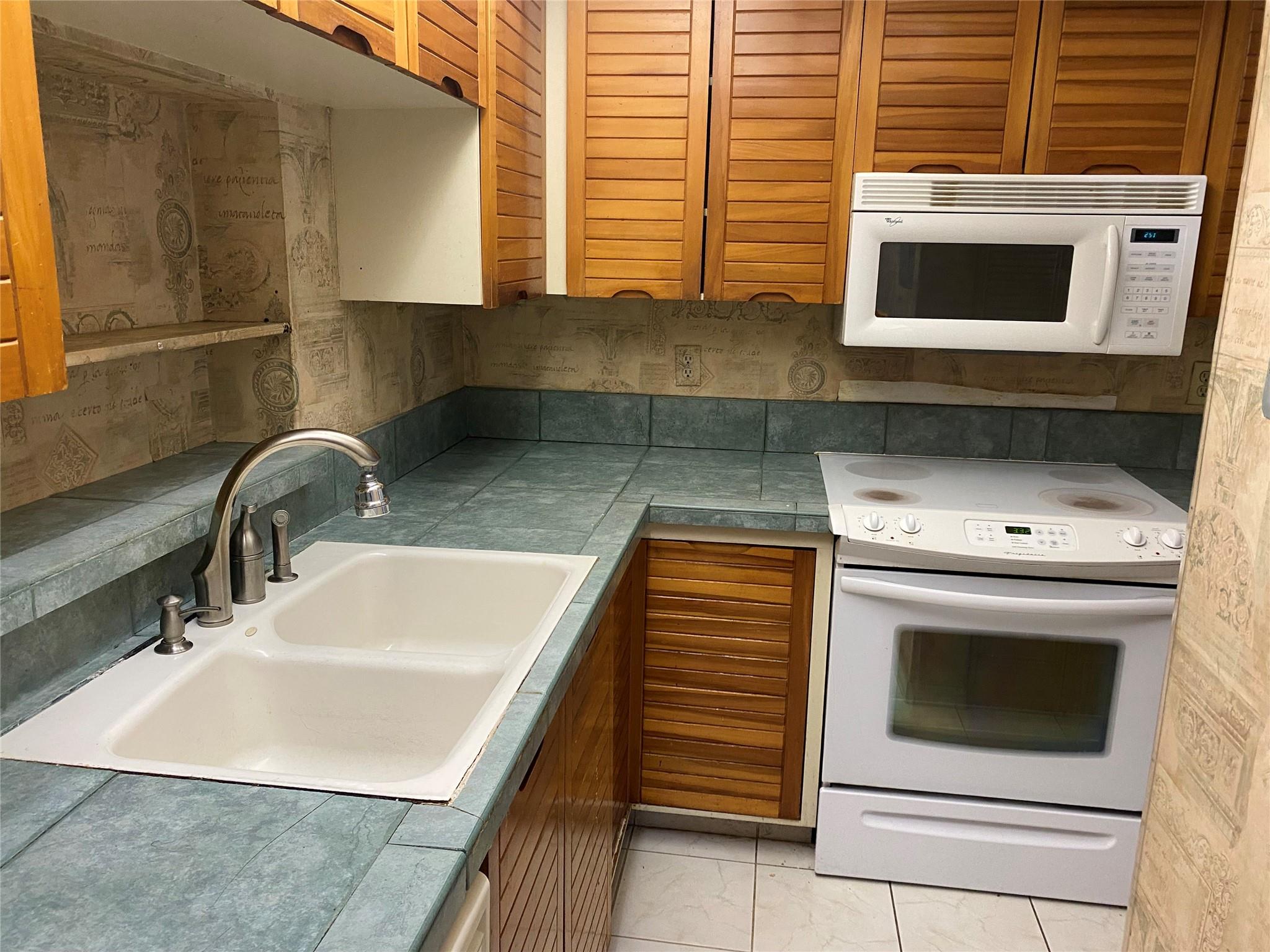 View photos, virtual tours, details... 5884 Morningstar Cir 406