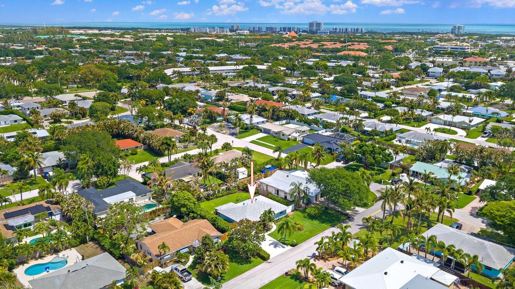 Photo of 355 Franklin Road, Tequesta, FL 33469 (MLS # B26014551)