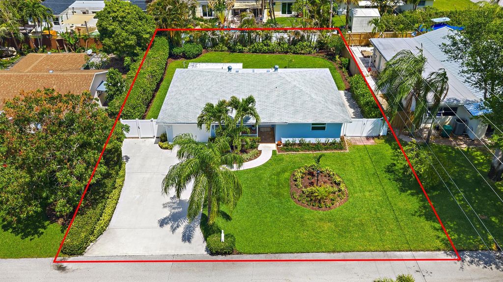 Photo of 355 Franklin Road, Tequesta, FL 33469 (MLS # B26014551)