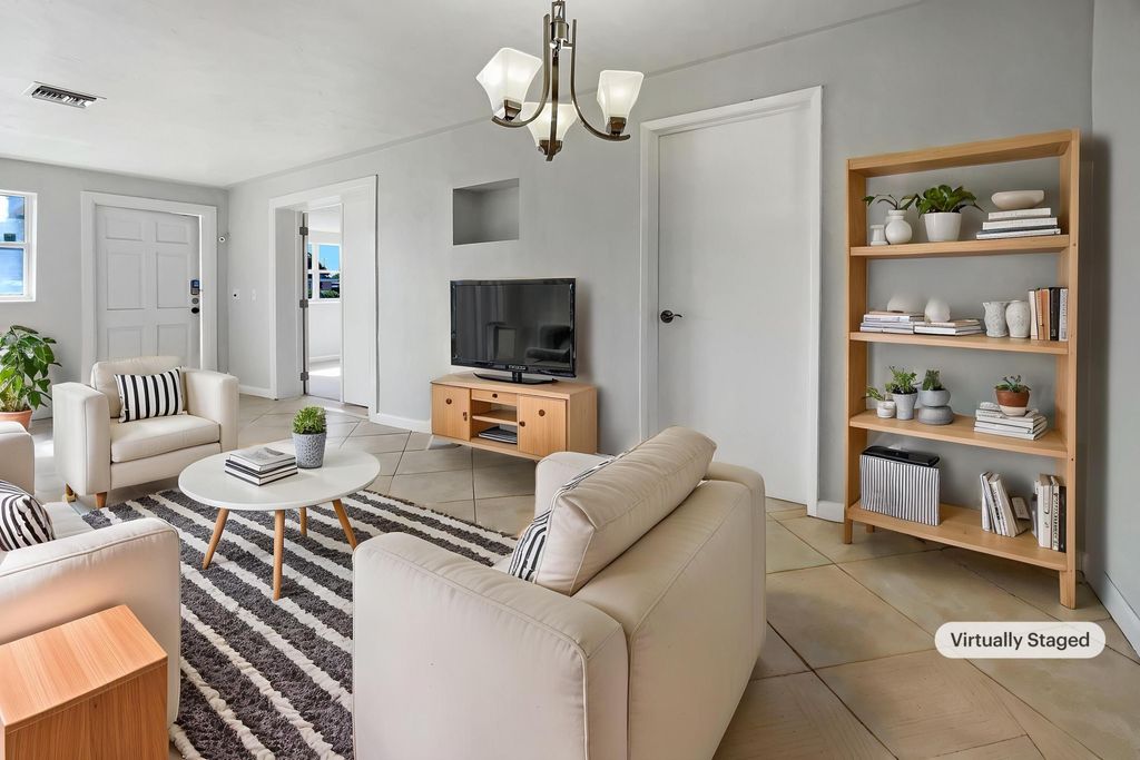 Photo of 327 NW 11th Avenue, Delray Beach, FL 33444 (MLS # R11085547)