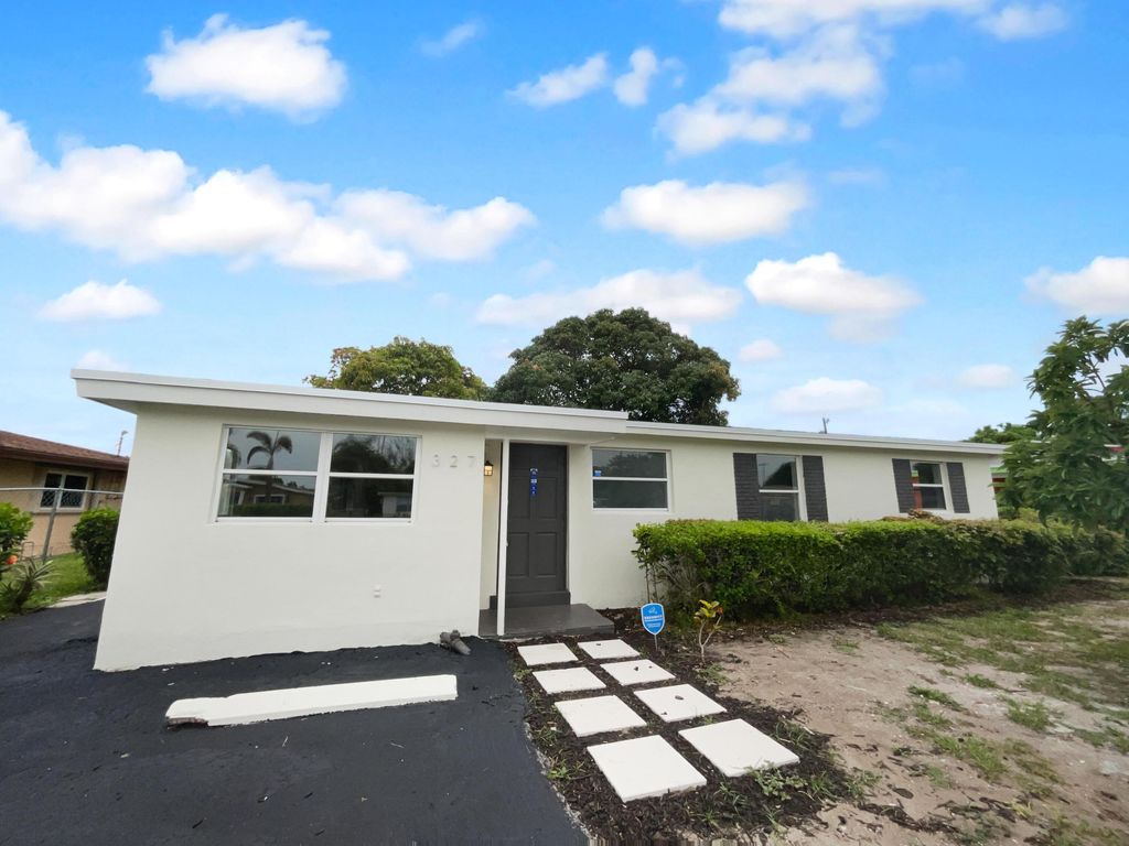 Photo of 327 NW 11th Avenue, Delray Beach, FL 33444 (MLS # R11085547)