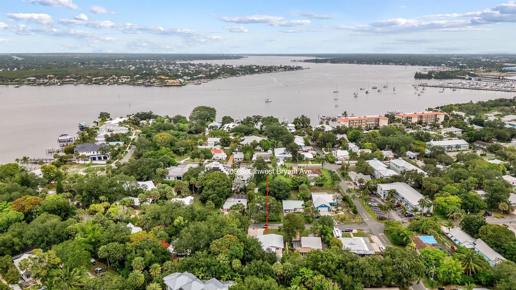 Photo of 709 SW Bryant Avenue, Stuart, FL 34994 (MLS # R11096301)