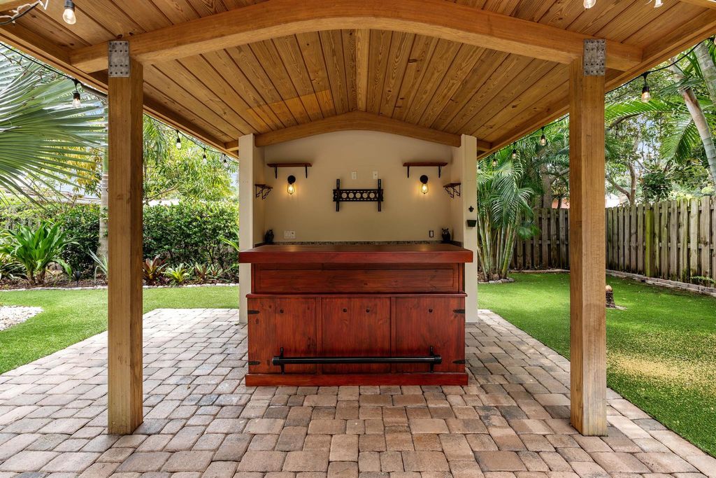 Photo of 709 SW Bryant Avenue, Stuart, FL 34994 (MLS # R11096301)