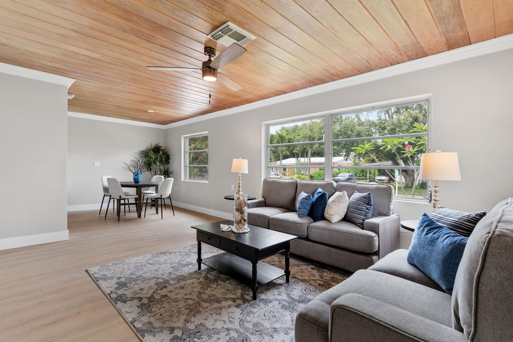 Photo of 709 SW Bryant Avenue, Stuart, FL 34994 (MLS # R11096301)