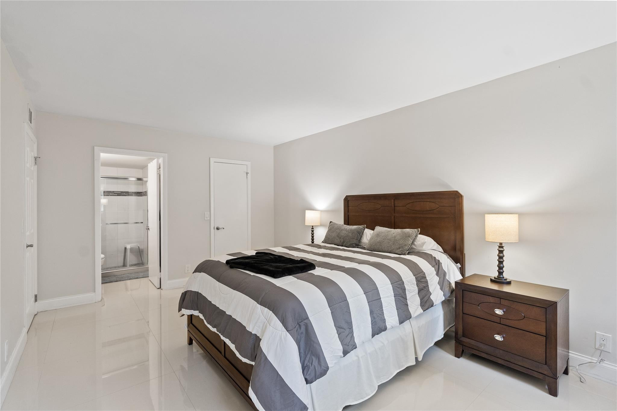 TIVOLI TRACE CONDO NO 6 - Residential