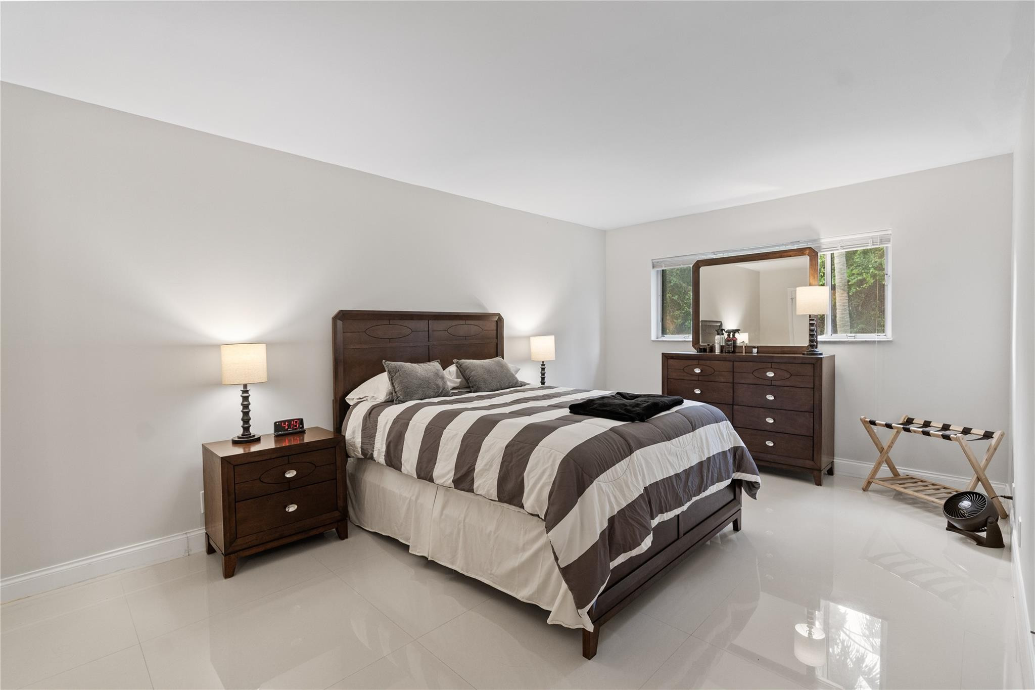 TIVOLI TRACE CONDO NO 6 - Residential