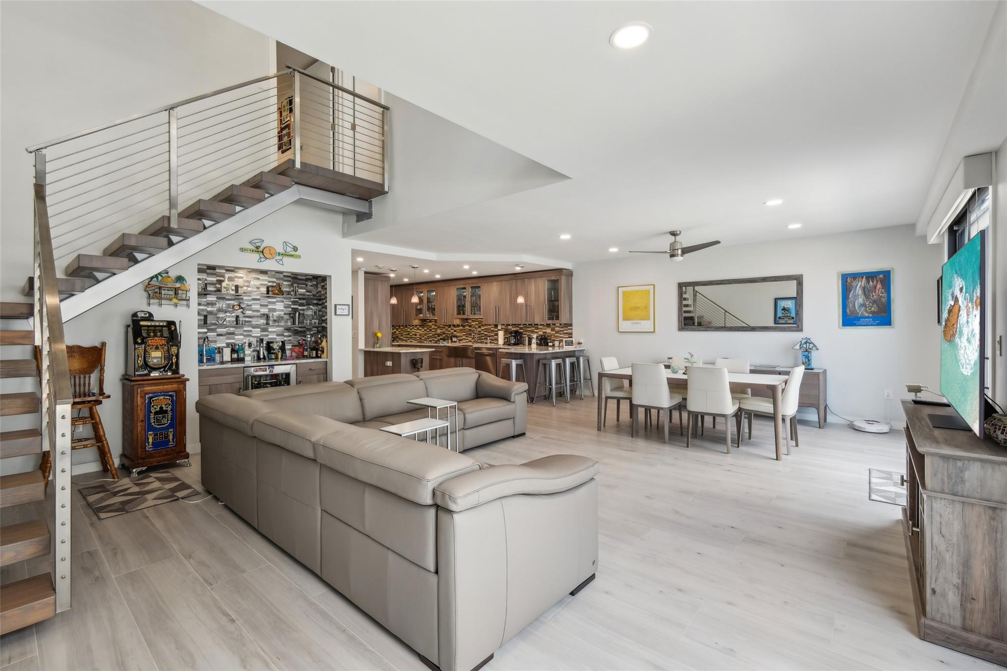 3100 NE 48th St 310