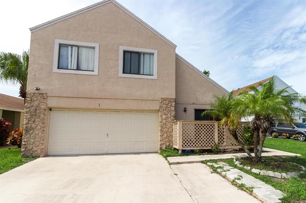 Photo of 3 Corrie Place, Boynton Beach, FL 33426 (MLS # R10727466)