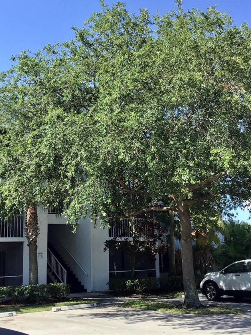 Nice condo 2/2 with view on the preserve. Community amenities include heated pool, hot tub, tennis courts, clubhouse, bocce ball, billiards, picnic area, and boating.