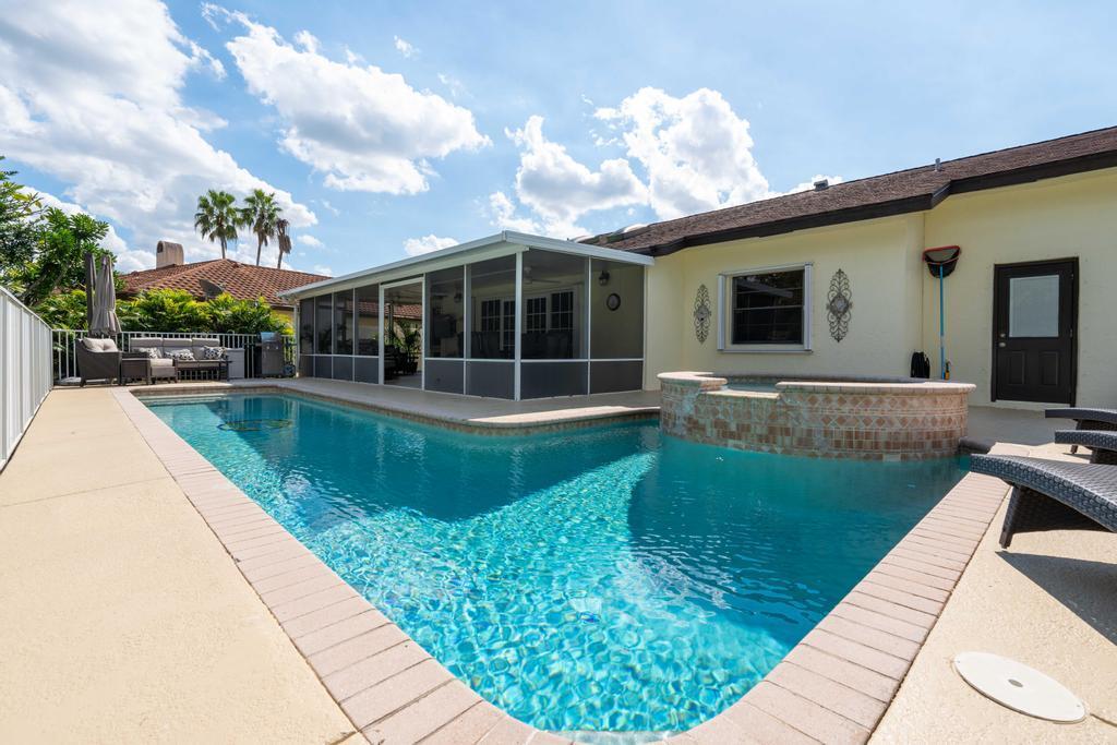 SUGAR POND MANOR OF WELLINGTON - Residential Lease