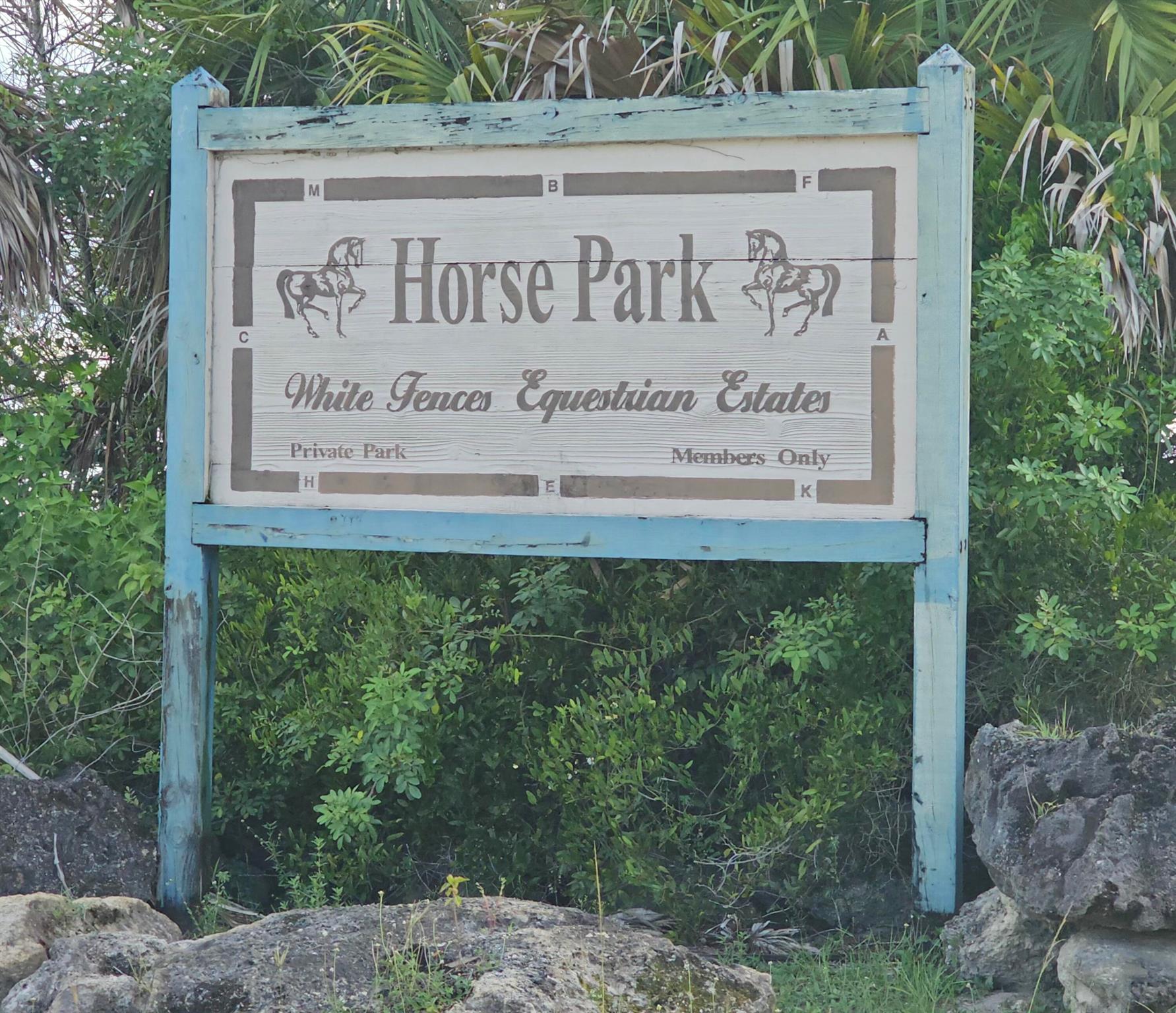 WHITE FENCES EQUESTRIAN E - Land