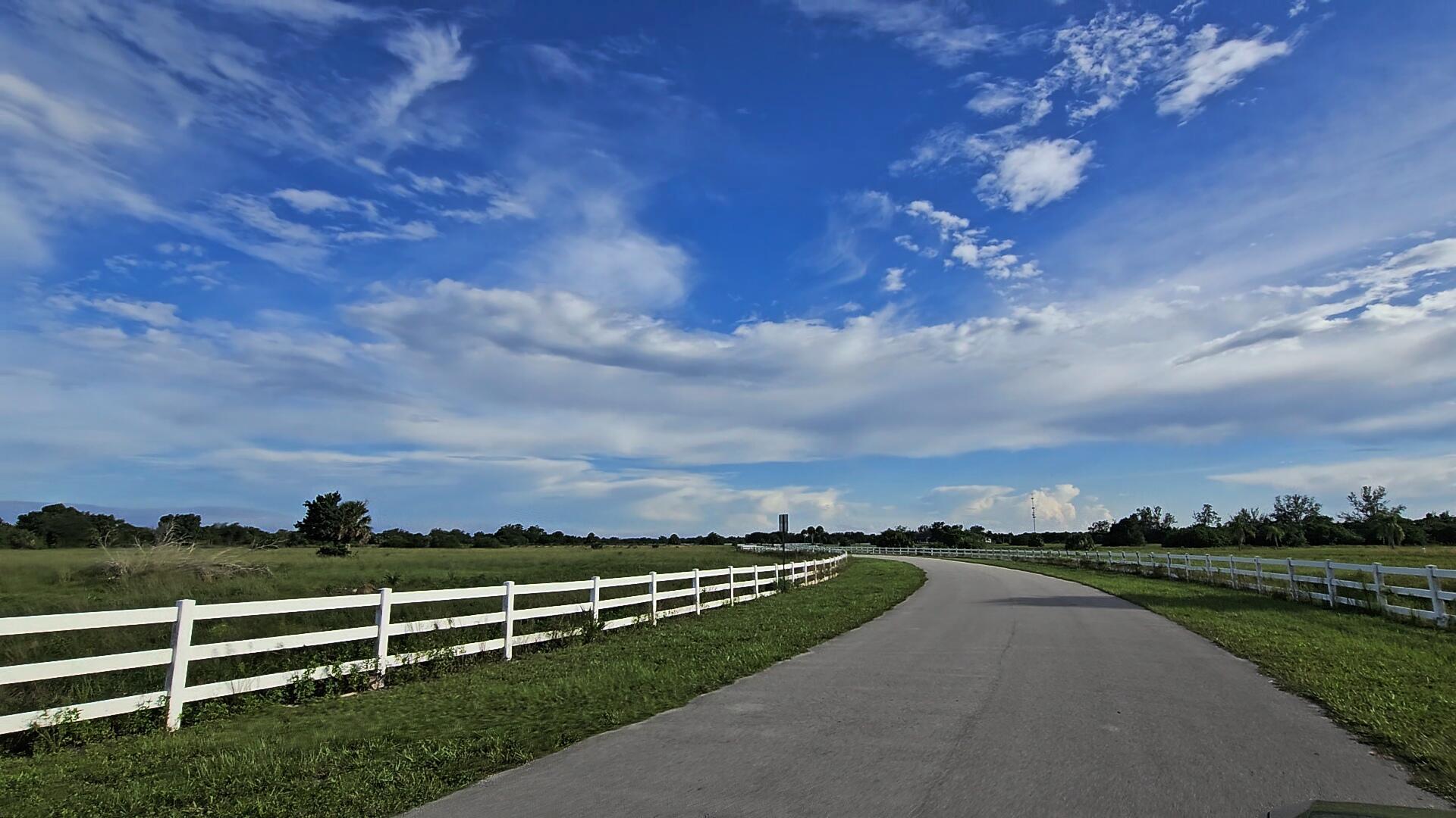 WHITE FENCES EQUESTRIAN E - Land