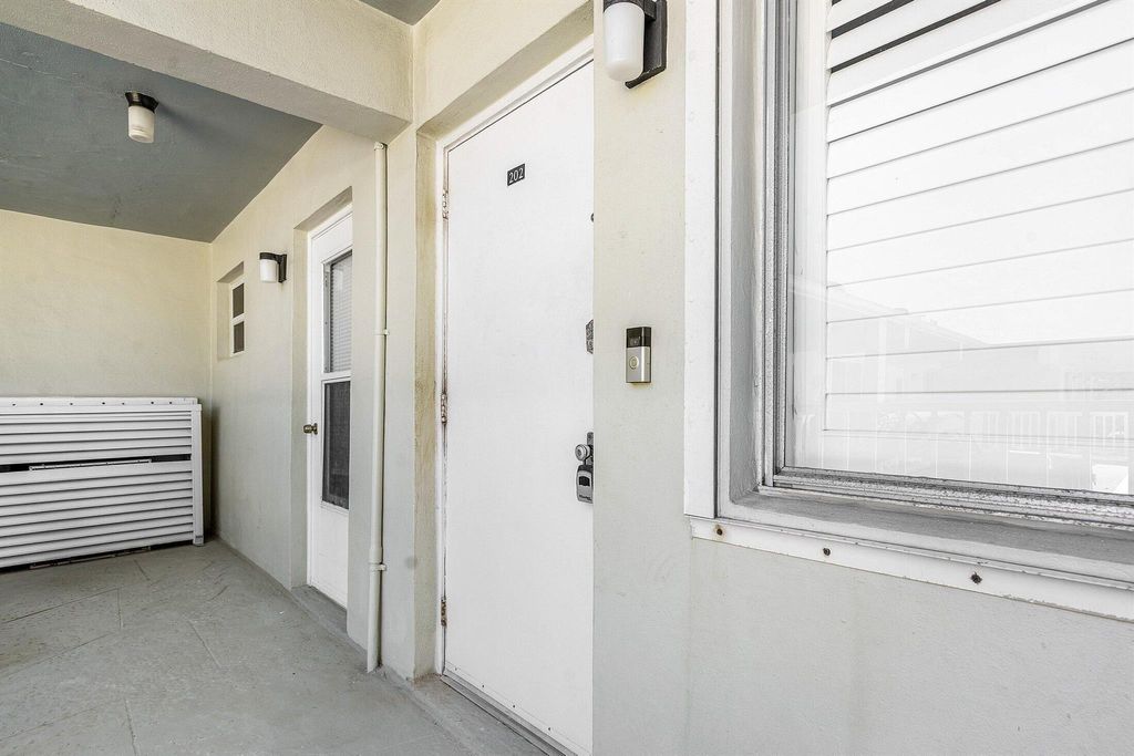 Photo of 629 SE 19th Avenue #202, Deerfield Beach, FL 33441 (MLS # R11112420)