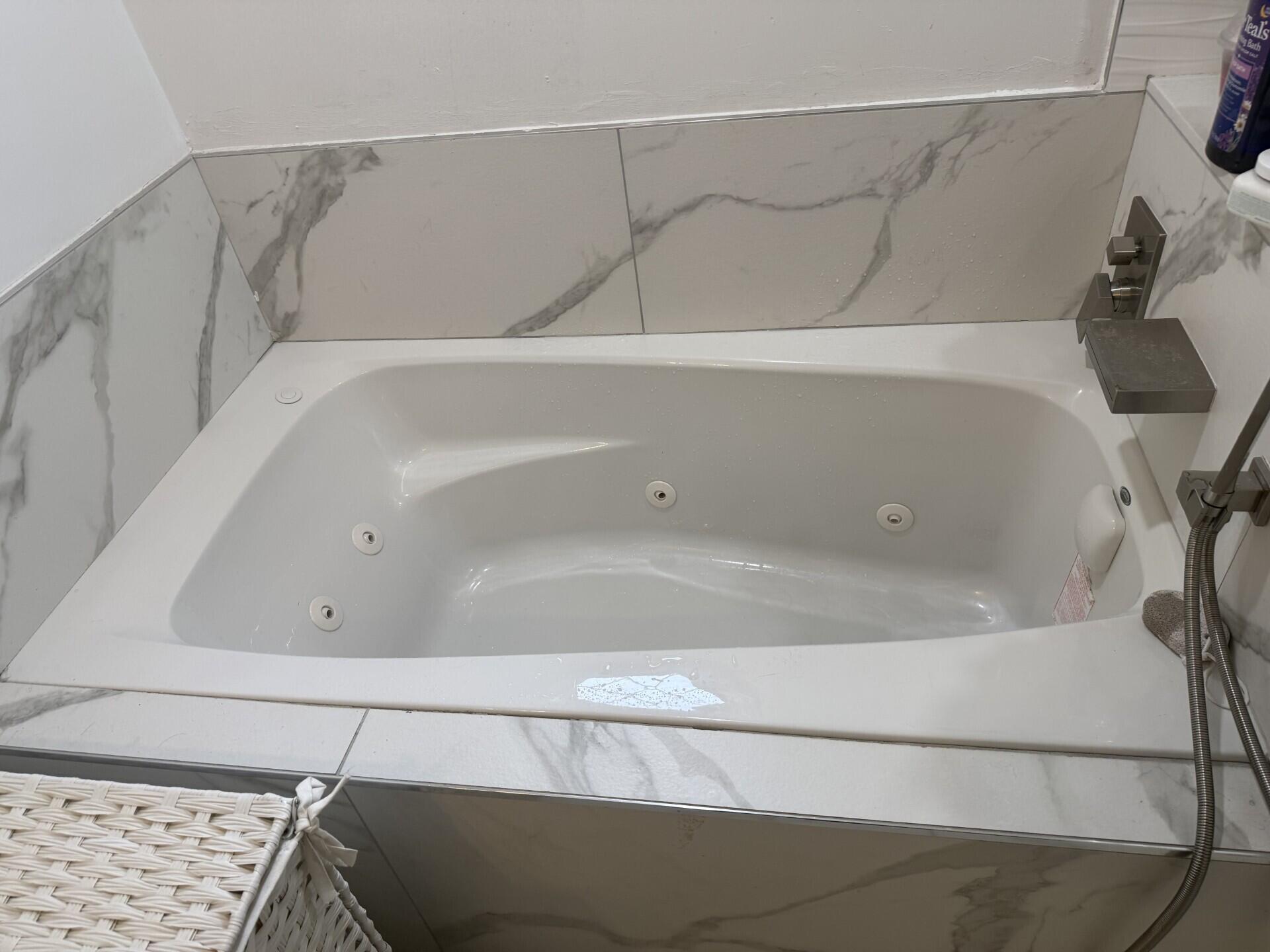 COUNTRY LAKES - Residential