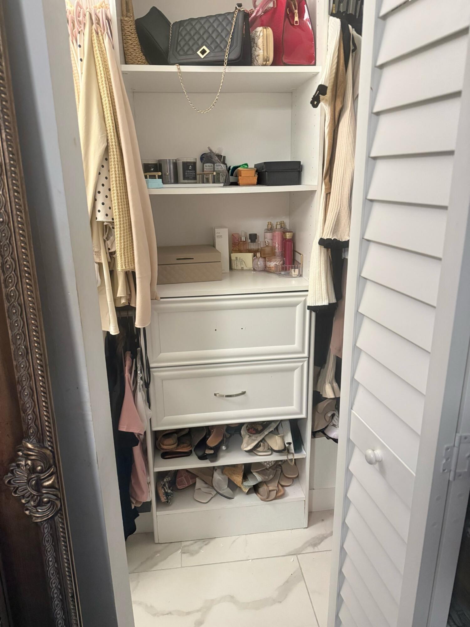 COUNTRY LAKES - Residential