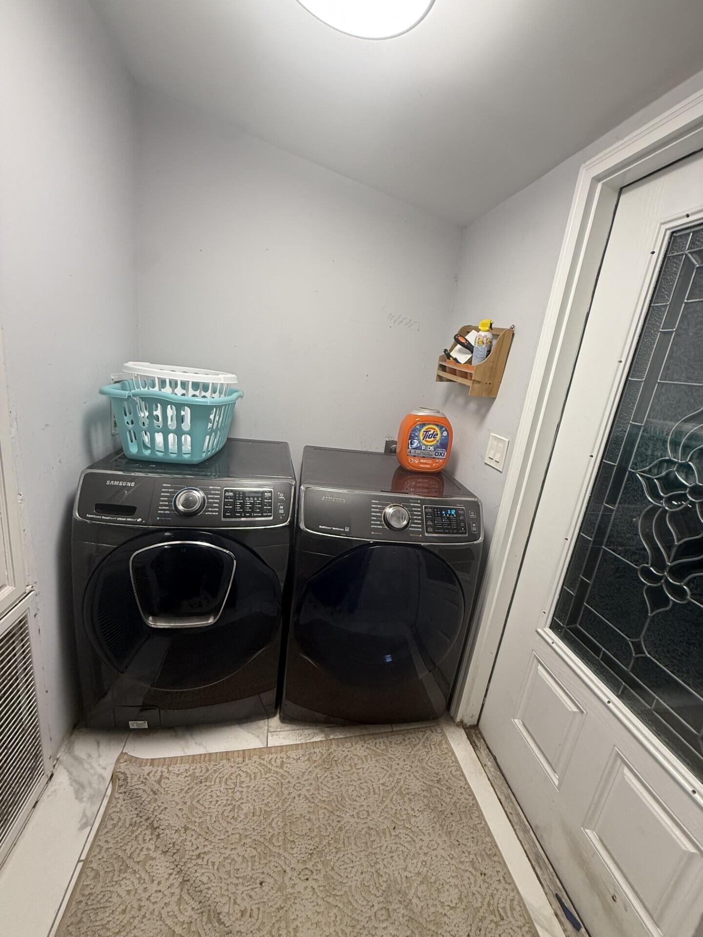 COUNTRY LAKES - Residential