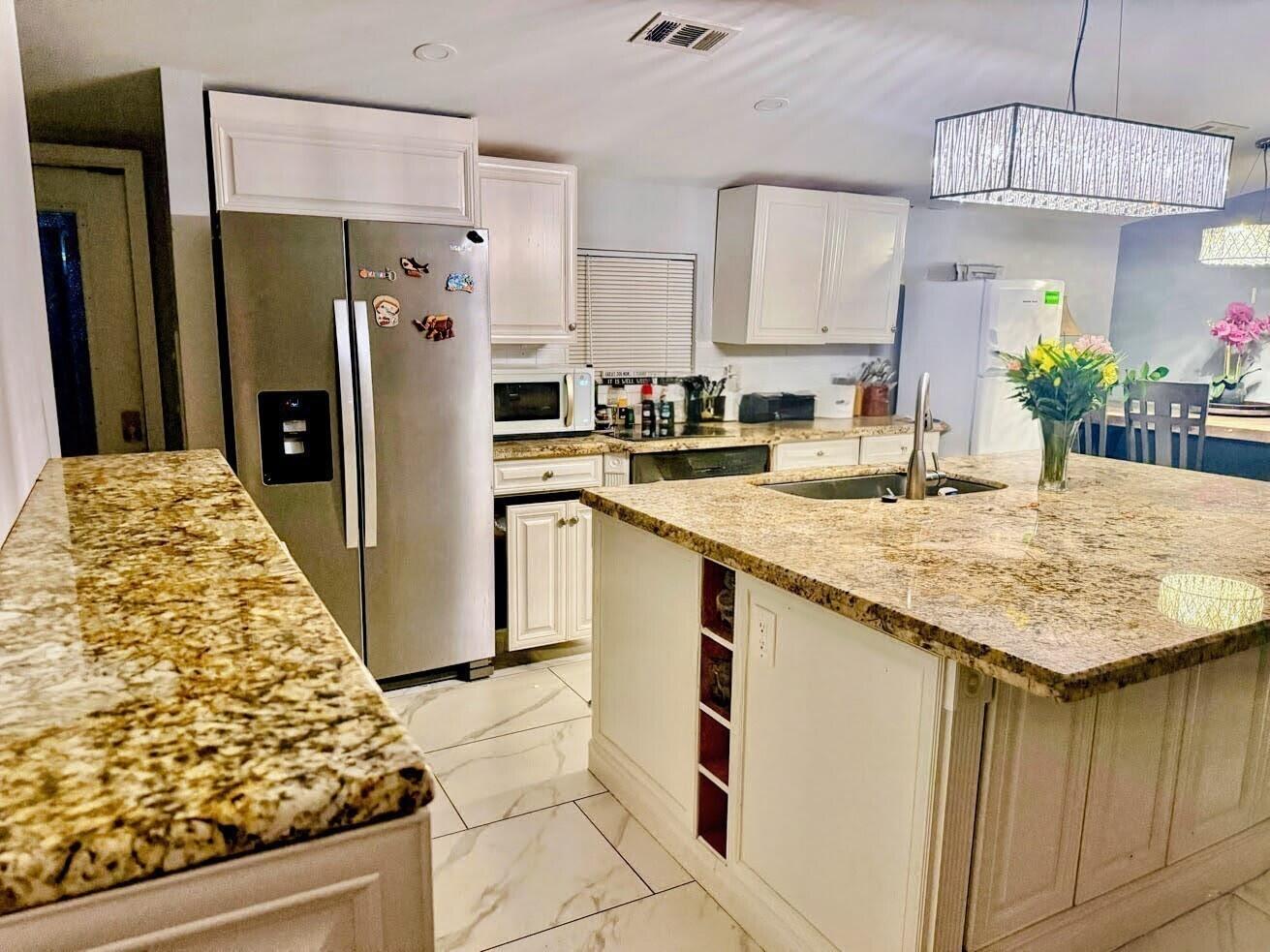 COUNTRY LAKES - Residential