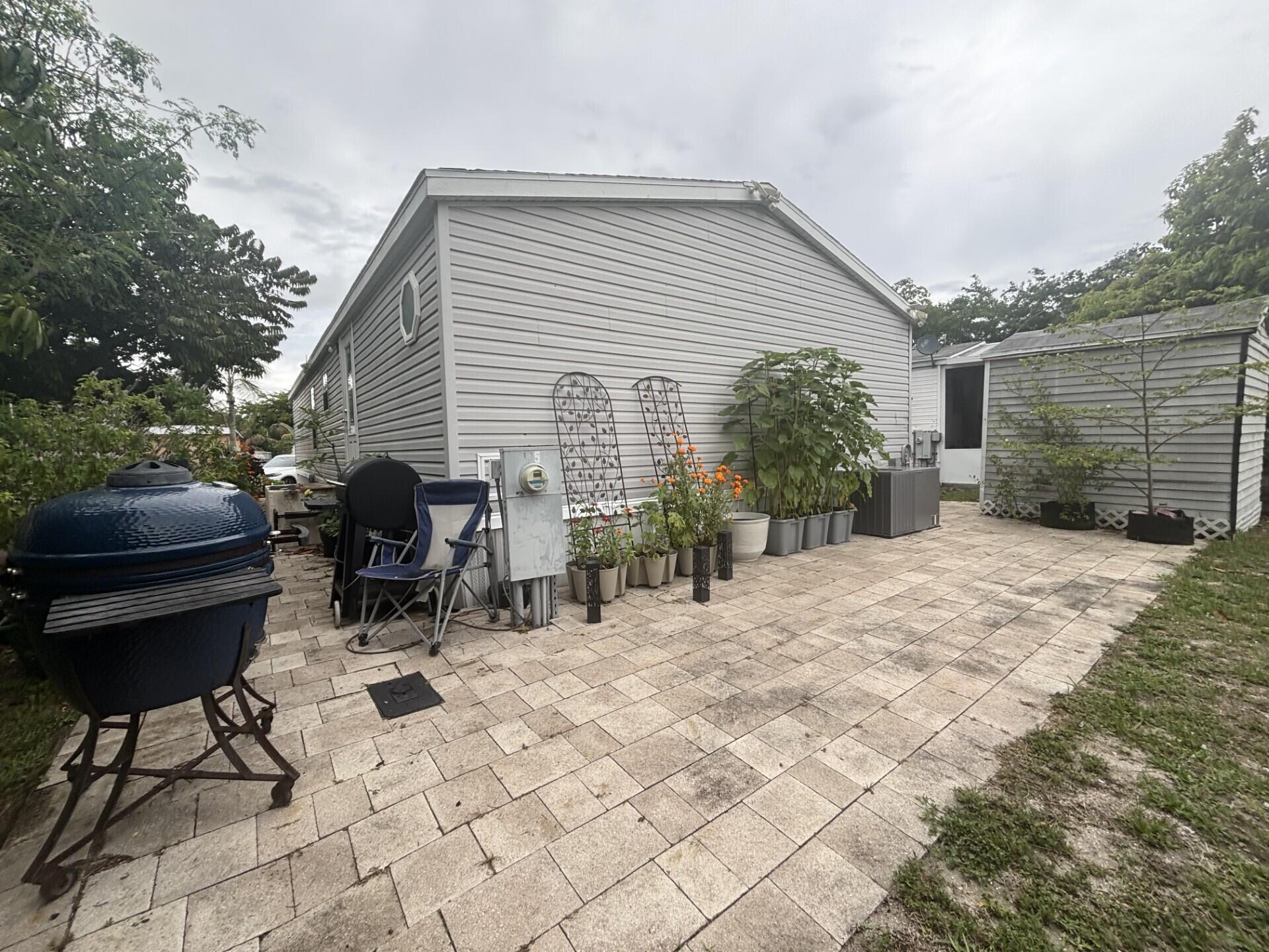 COUNTRY LAKES - Residential