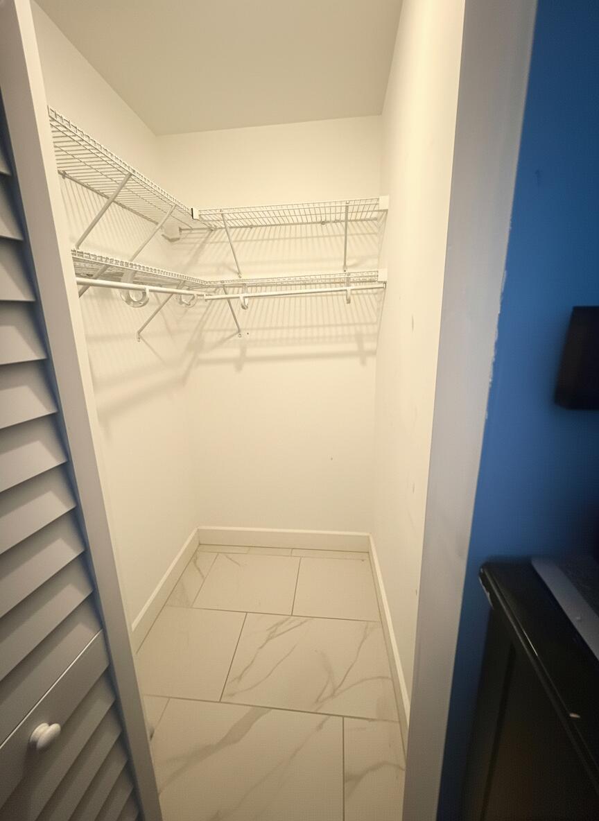 COUNTRY LAKES - Residential