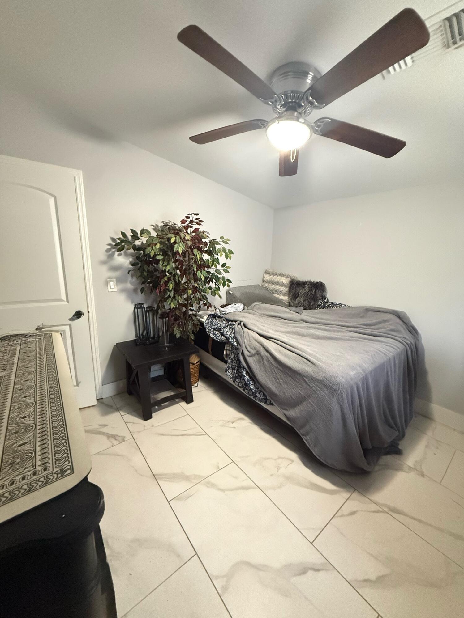 COUNTRY LAKES - Residential