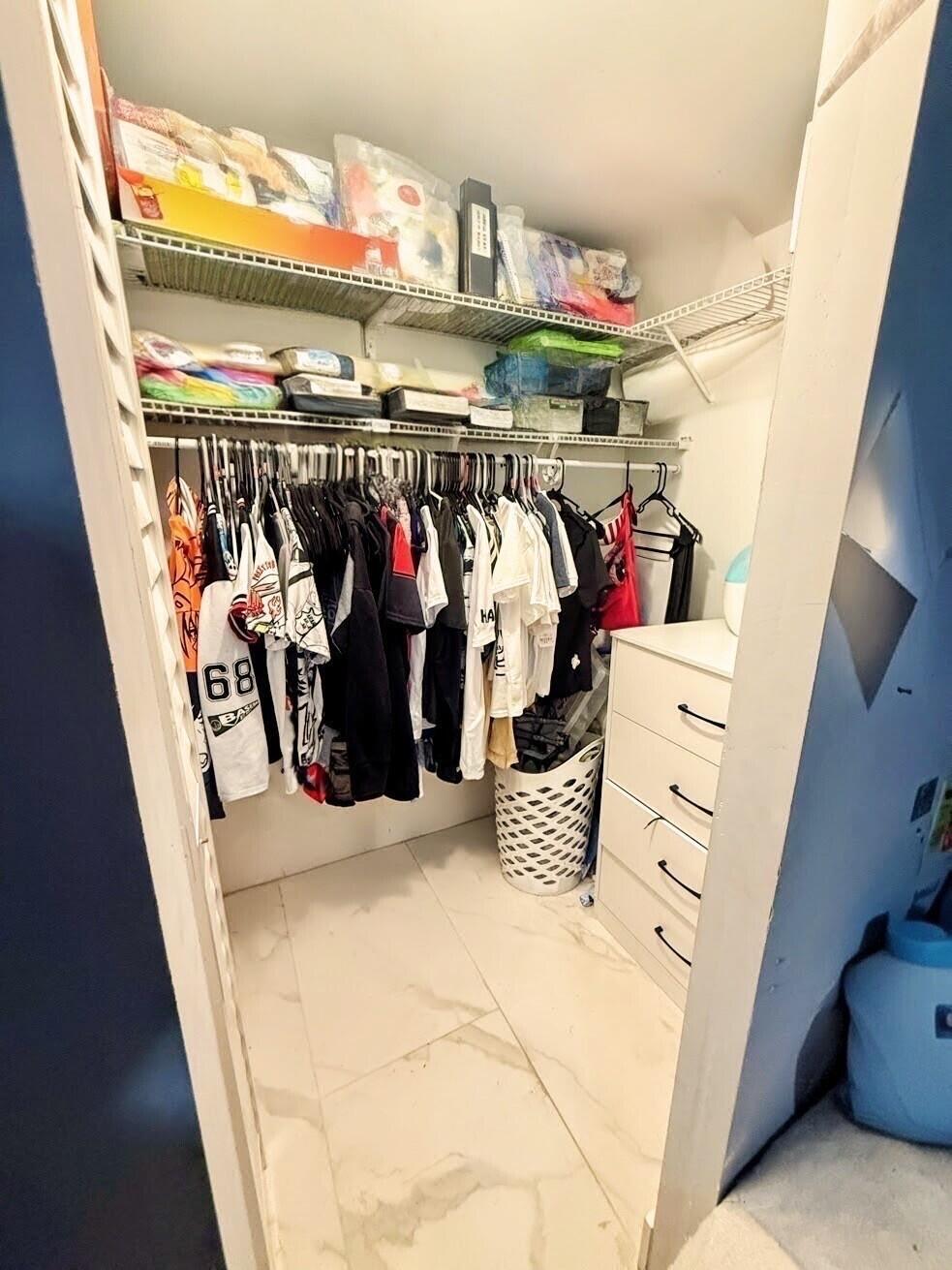 COUNTRY LAKES - Residential