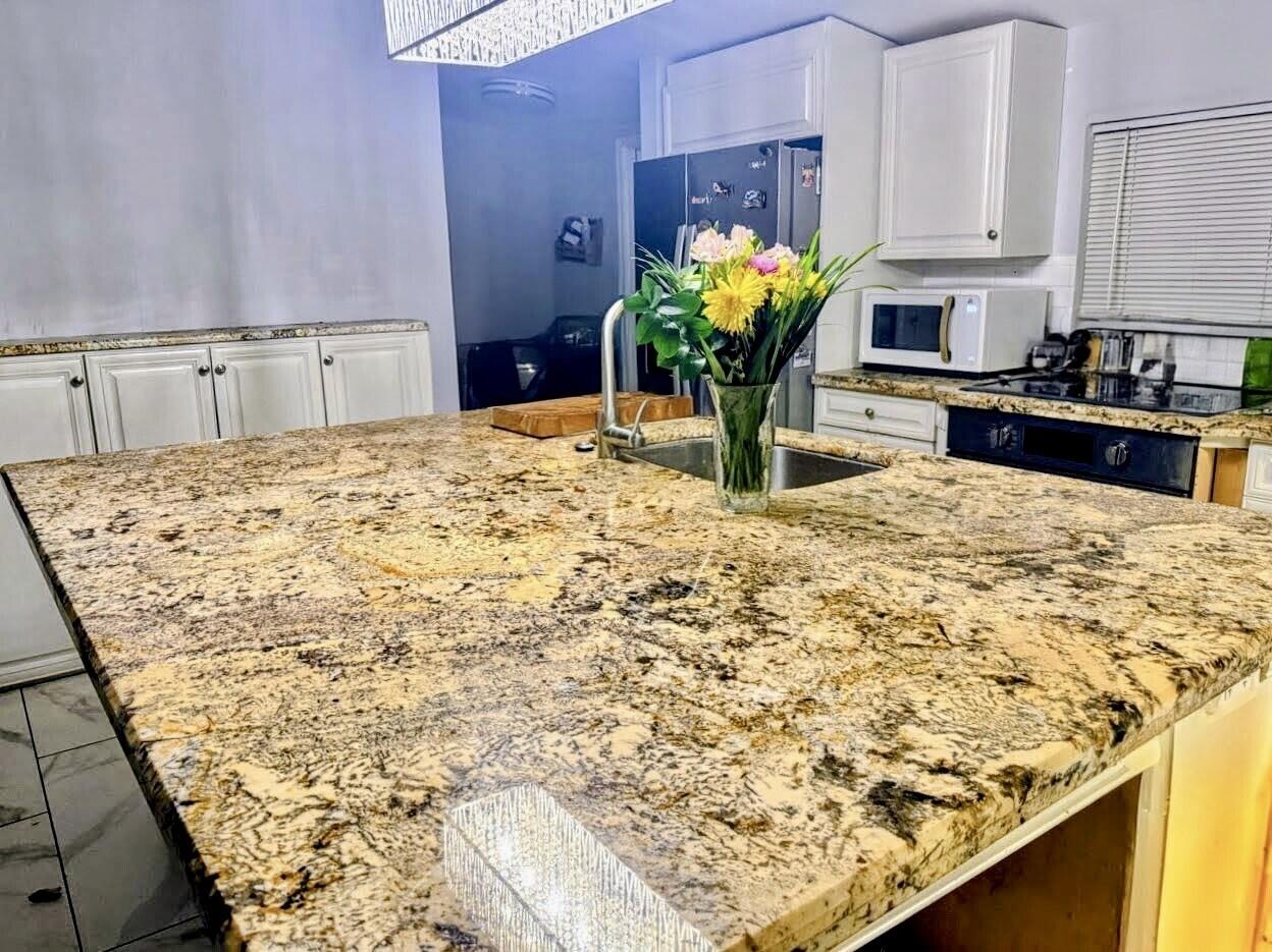 COUNTRY LAKES - Residential