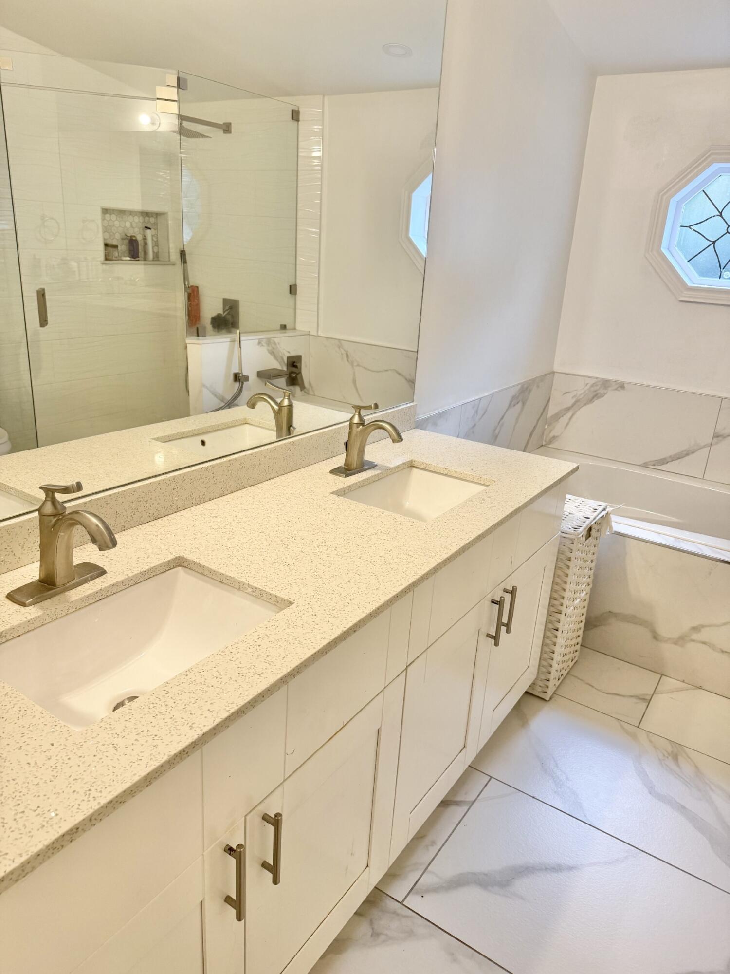 COUNTRY LAKES - Residential