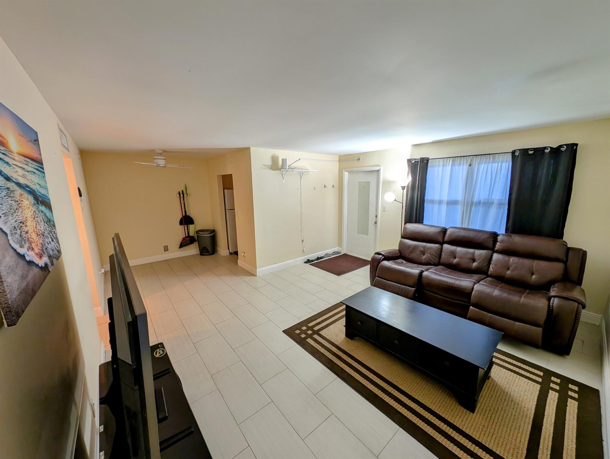 2860 NE 14th St Causeway 102d