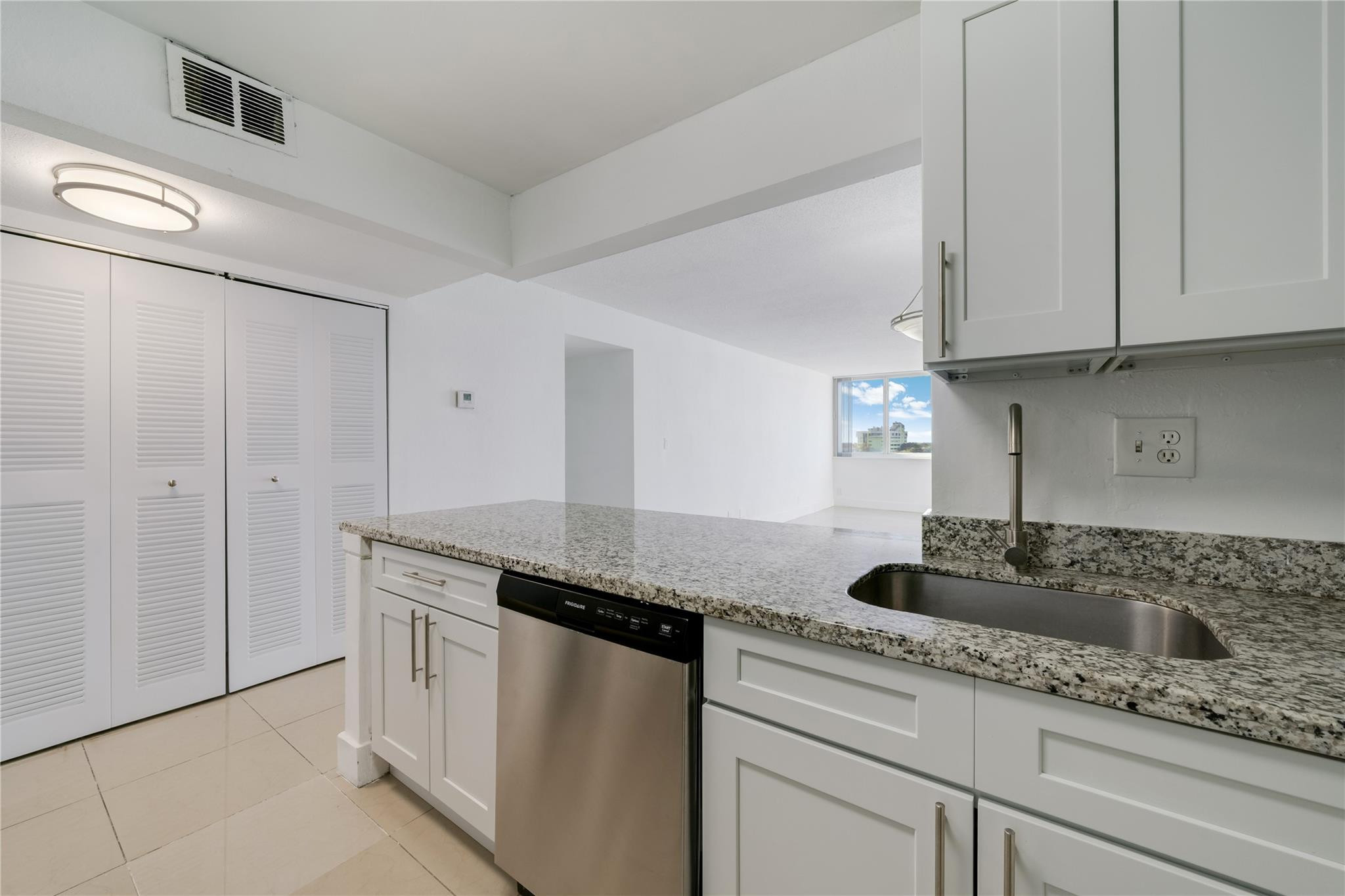 DADELAND PLACE CONDO - Residential Lease
