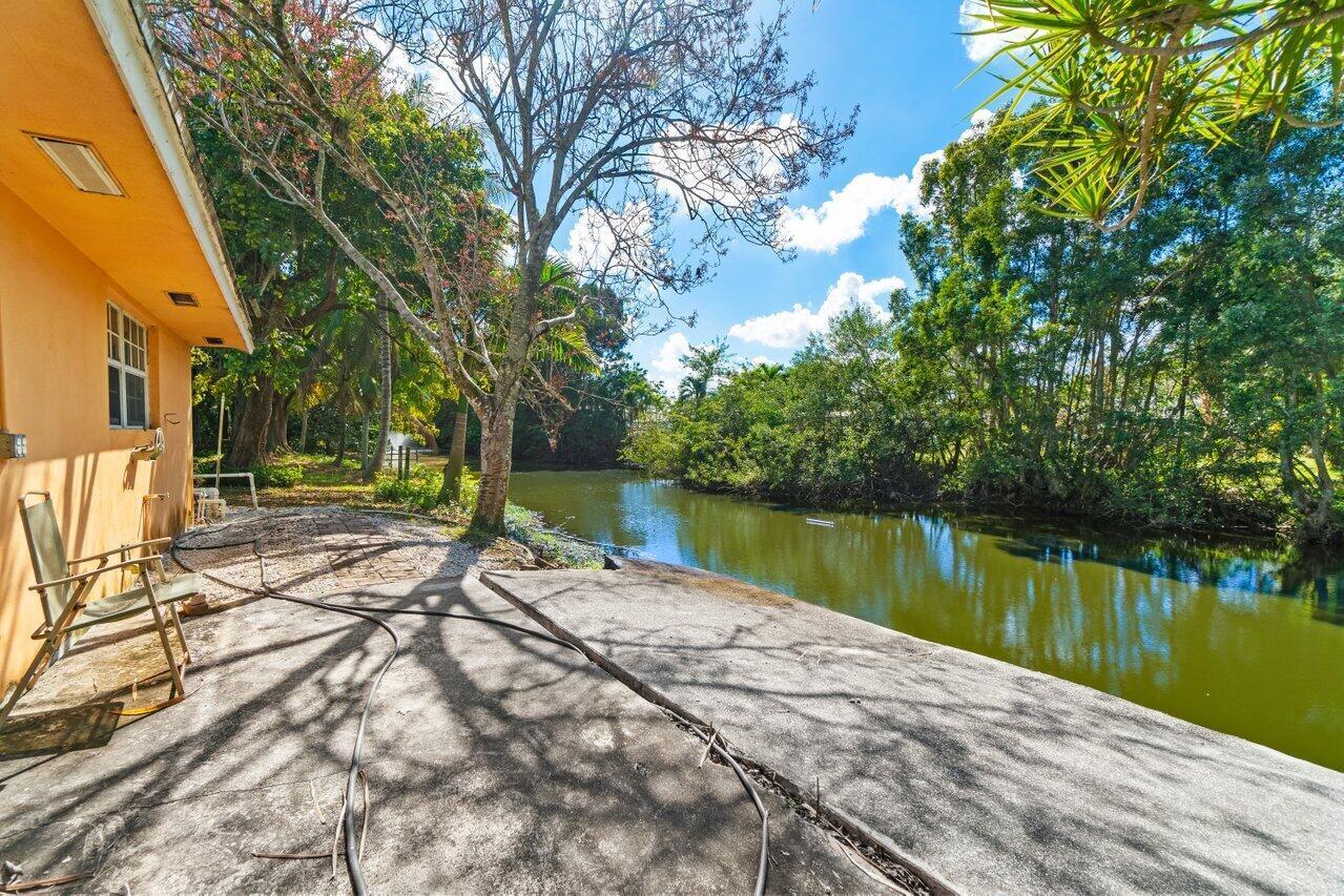 PALM BEACH FARMS CO 3 - Residential Lease
