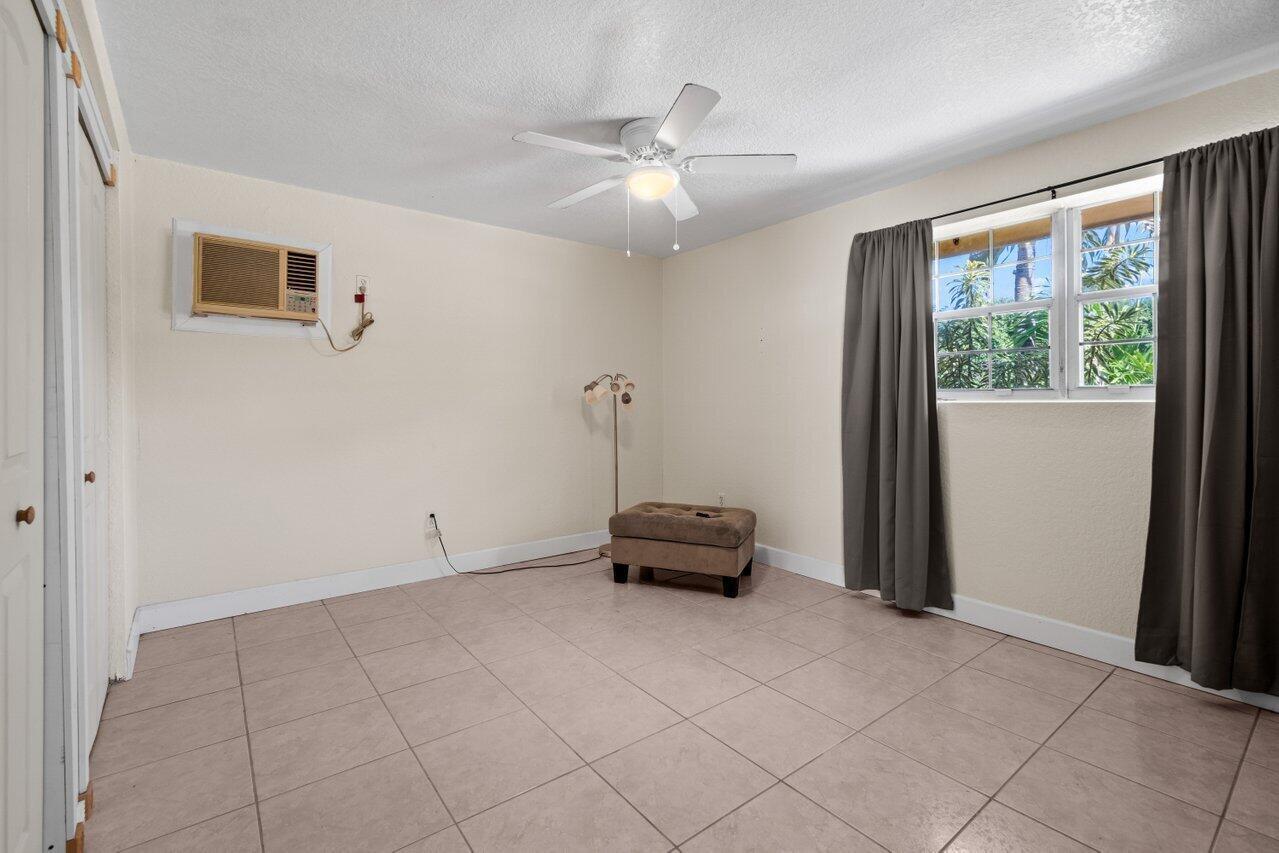 PALM BEACH FARMS CO 3 - Residential Lease