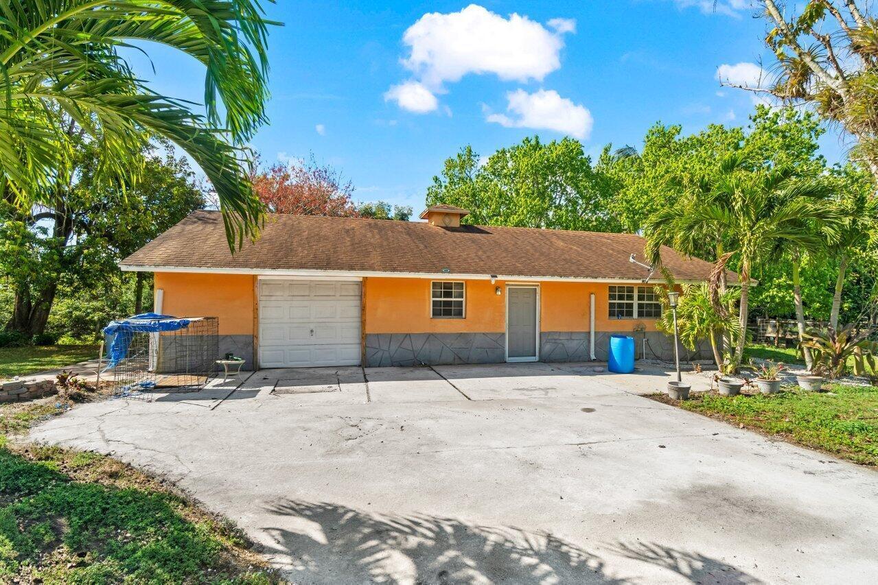 PALM BEACH FARMS CO 3 - Residential Lease