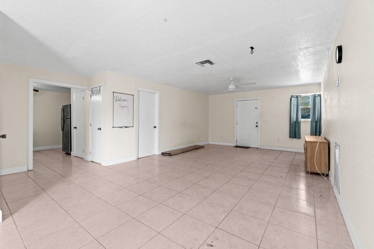 PALM BEACH FARMS CO 3 - Residential Lease