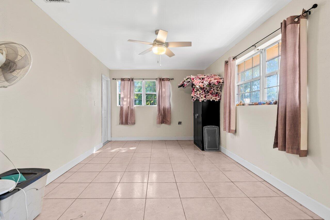 PALM BEACH FARMS CO 3 - Residential Lease