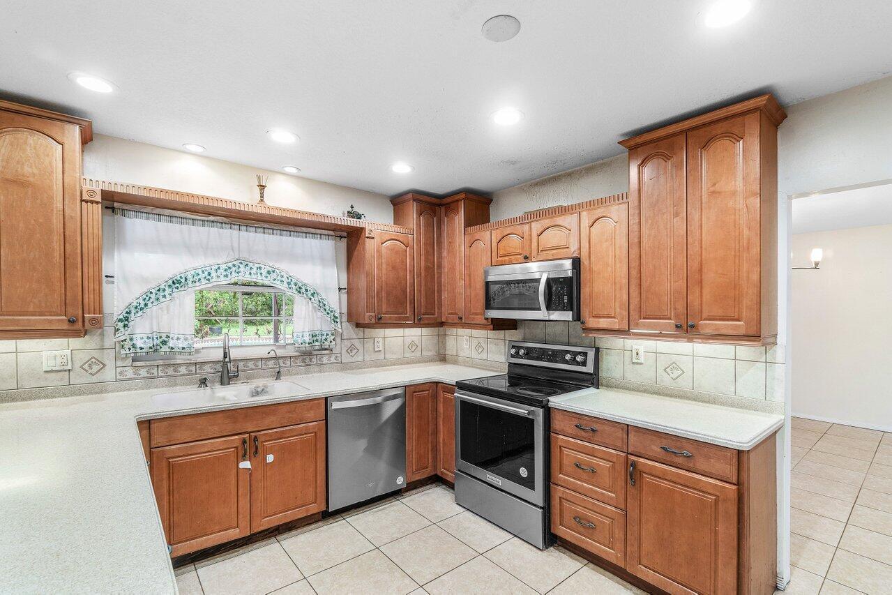 PALM BEACH FARMS CO 3 - Residential Lease
