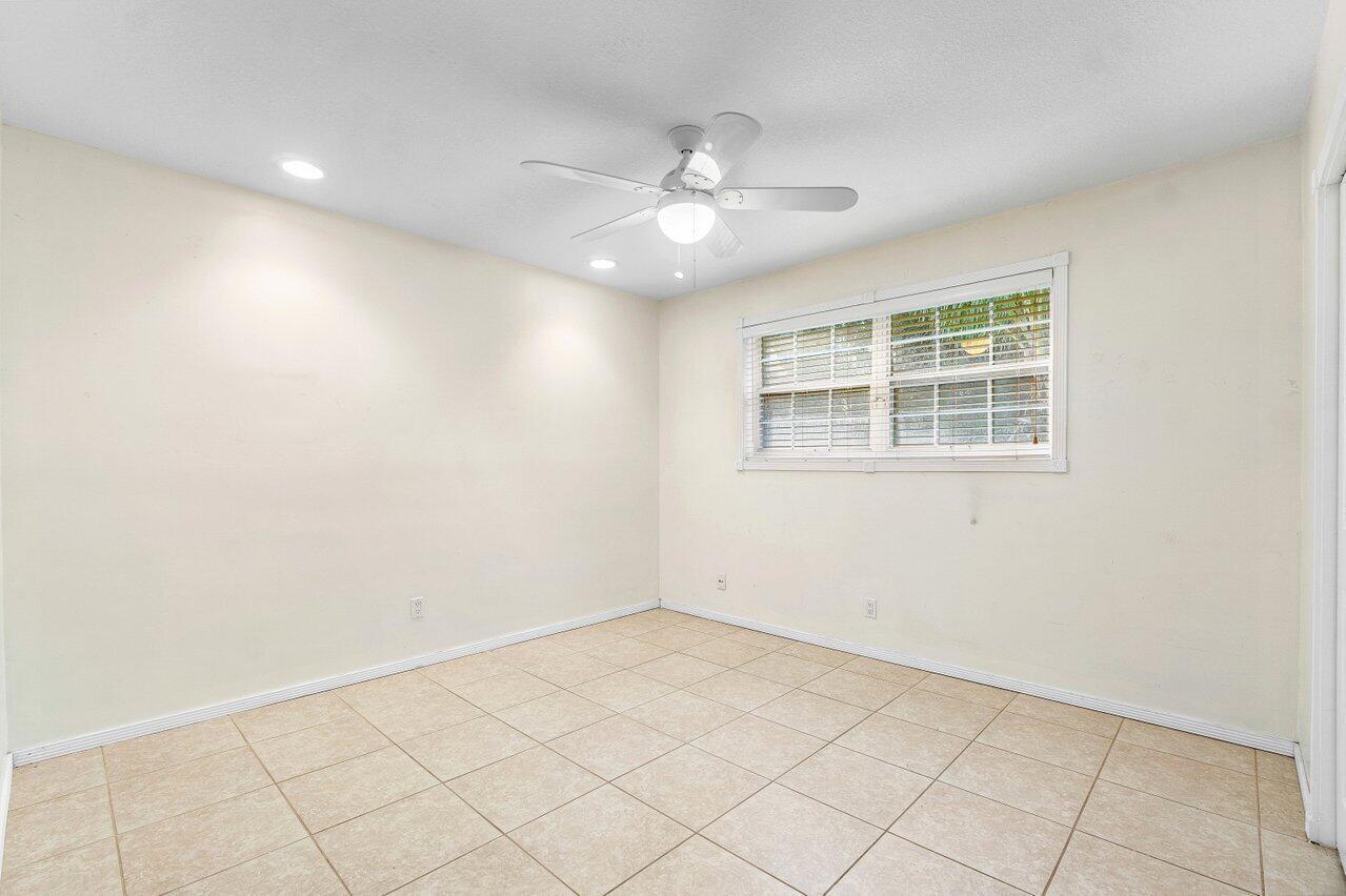 PALM BEACH FARMS CO 3 - Residential Lease