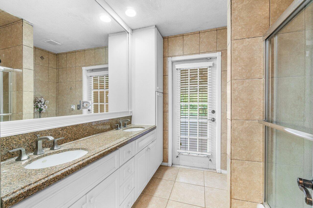 PALM BEACH FARMS CO 3 - Residential Lease