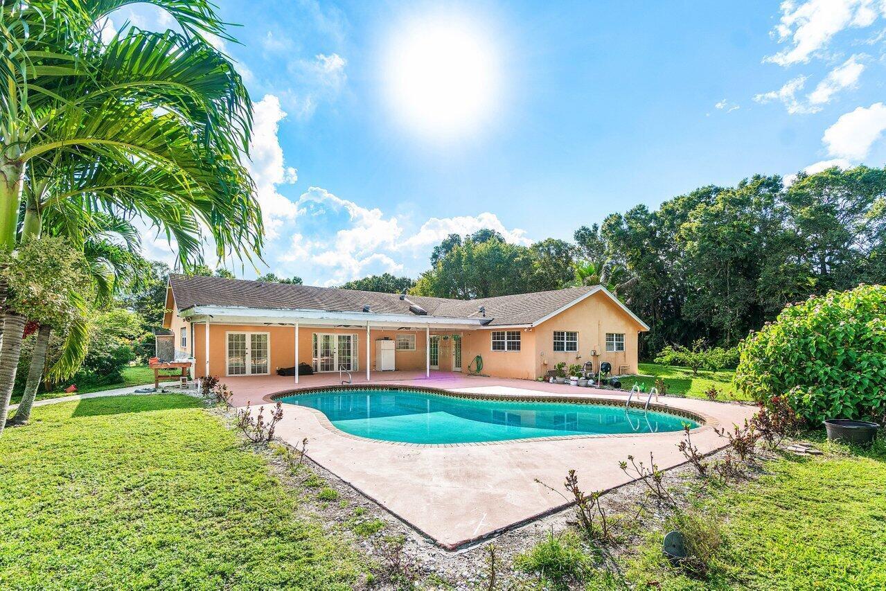 PALM BEACH FARMS CO 3 - Residential Lease