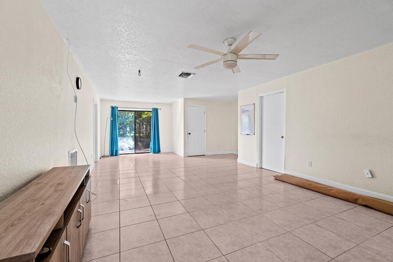 PALM BEACH FARMS CO 3 - Residential Lease