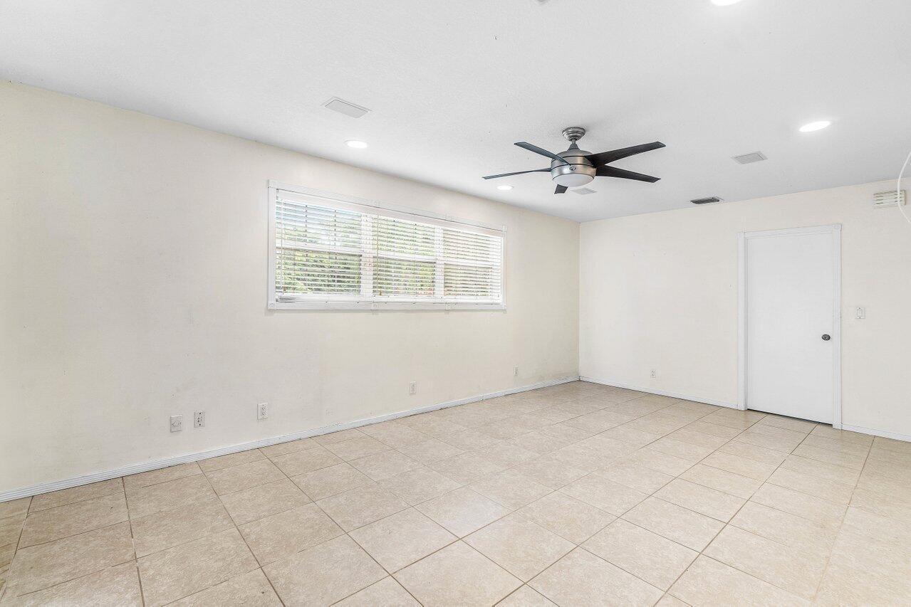 PALM BEACH FARMS CO 3 - Residential Lease
