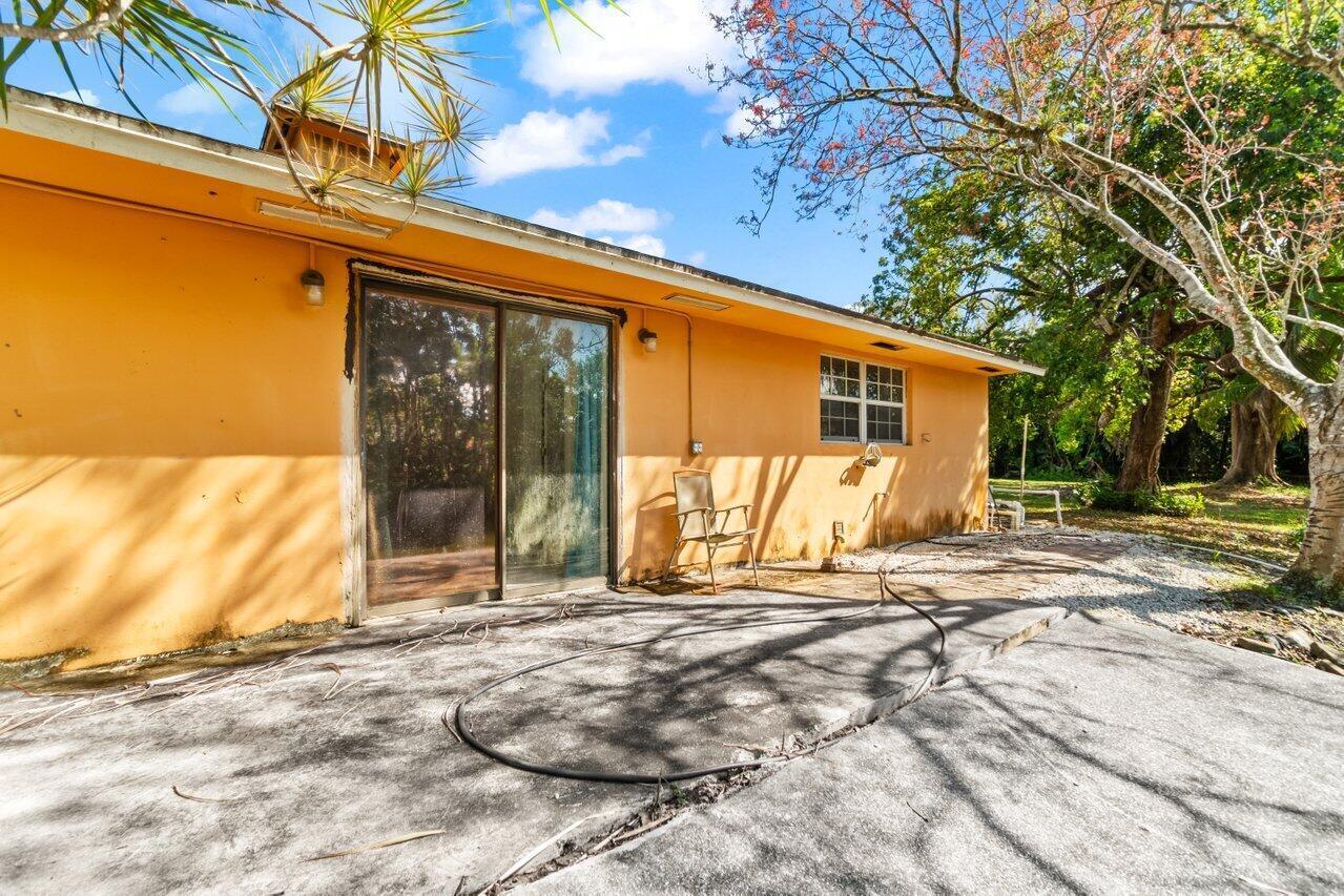 PALM BEACH FARMS CO 3 - Residential Lease