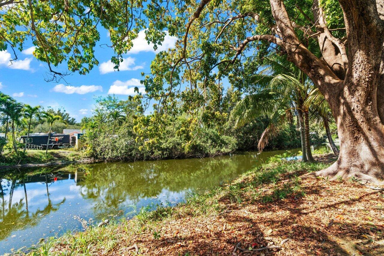 PALM BEACH FARMS CO 3 - Residential Lease