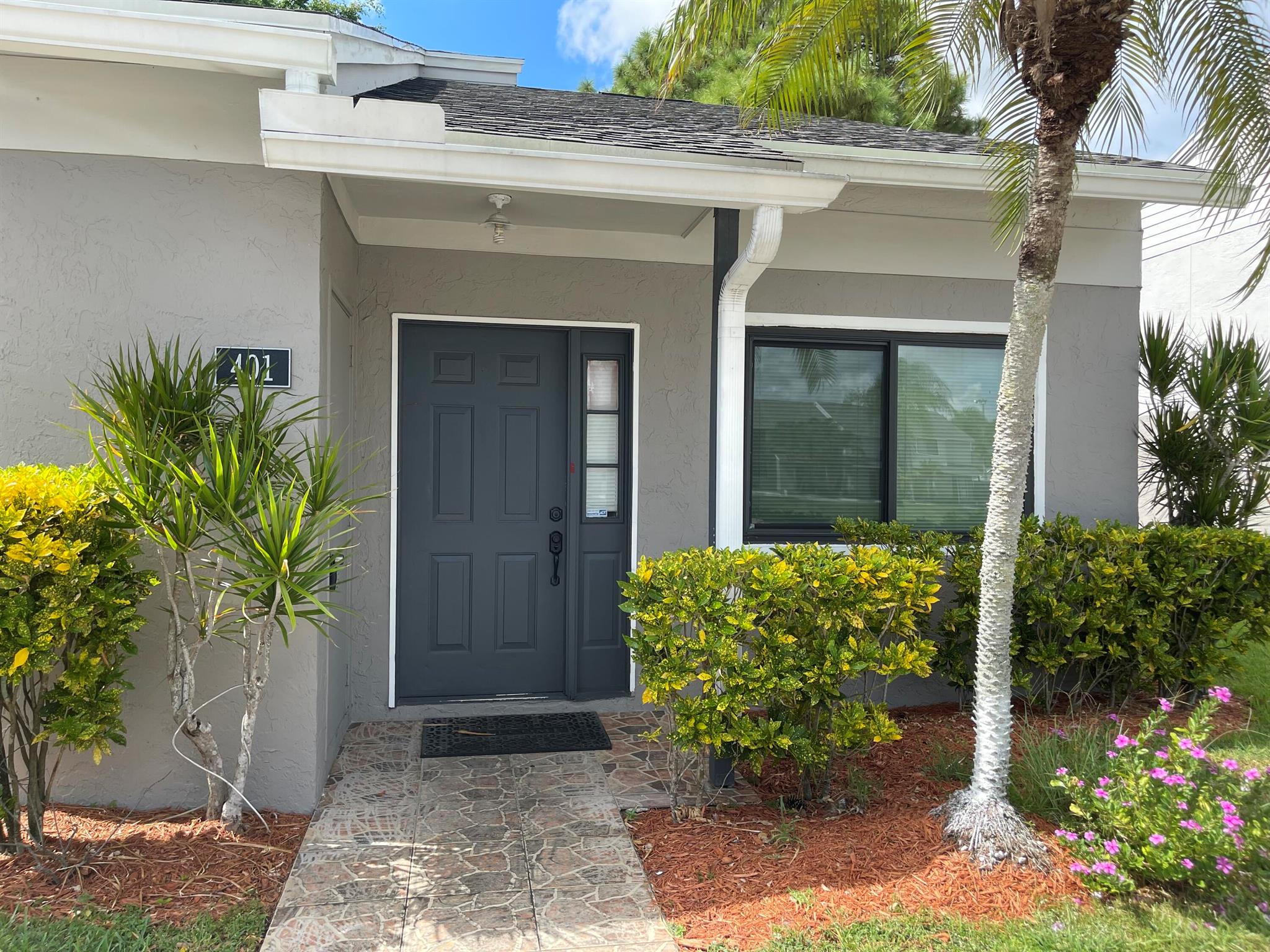 Spacious 3/2 townhome with over 1784 Sq, Ft. of space!!! This unique floor model i features, New Paint, stainless steel kitchen appliances, 2 bedrooms downstairs and Master bedroom upstairs with beautiful loft and additional small room, which can be used for additional storage. Association allows; 2 cars MAX, 1 pet 20 pounds or less, 650 credit score requirement from one (1) applicant. RULES ARE STRICTLY ENFORCED!!!!