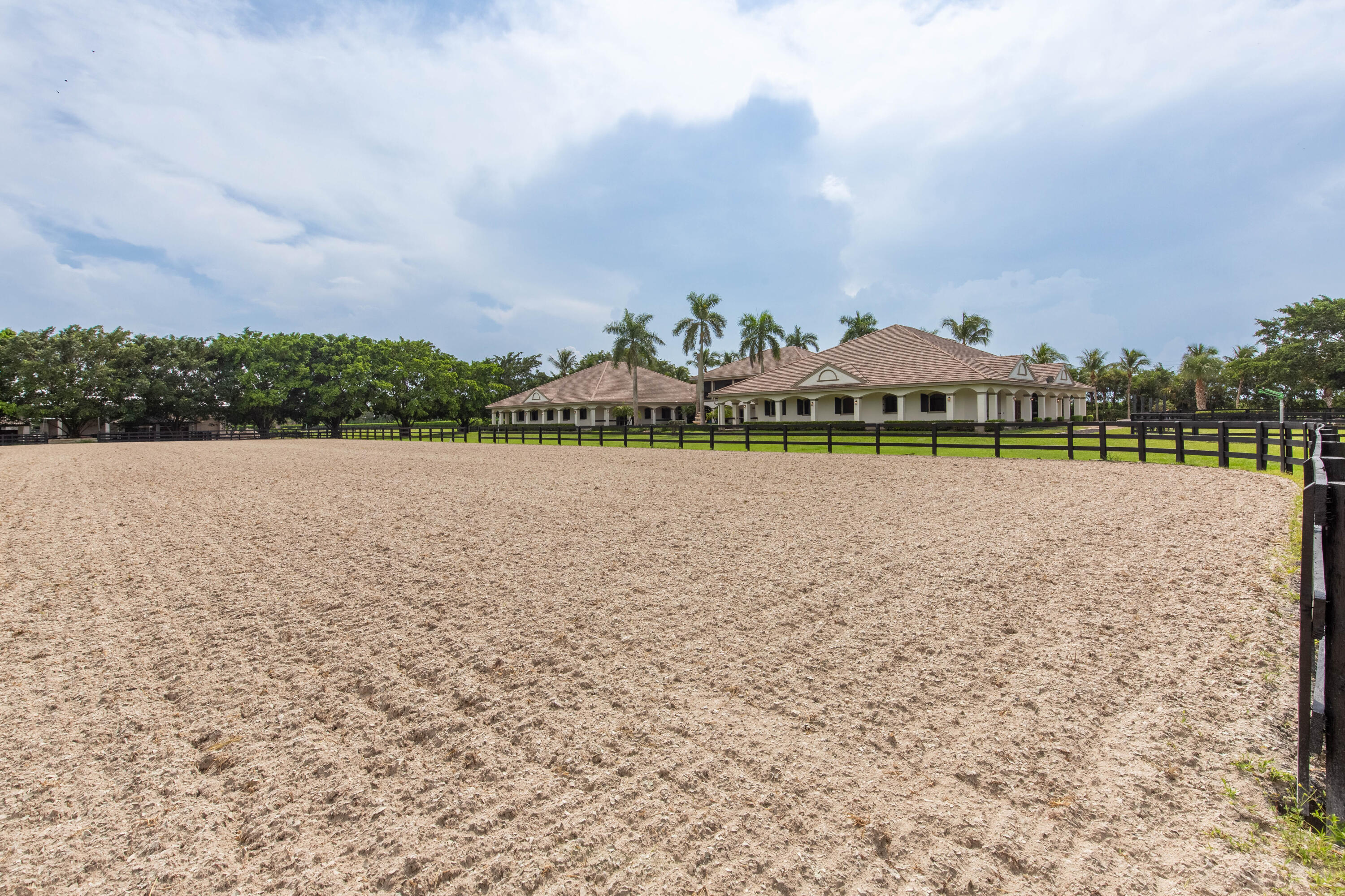 FARMS AT EQUESTRIAN CLUB - Residential