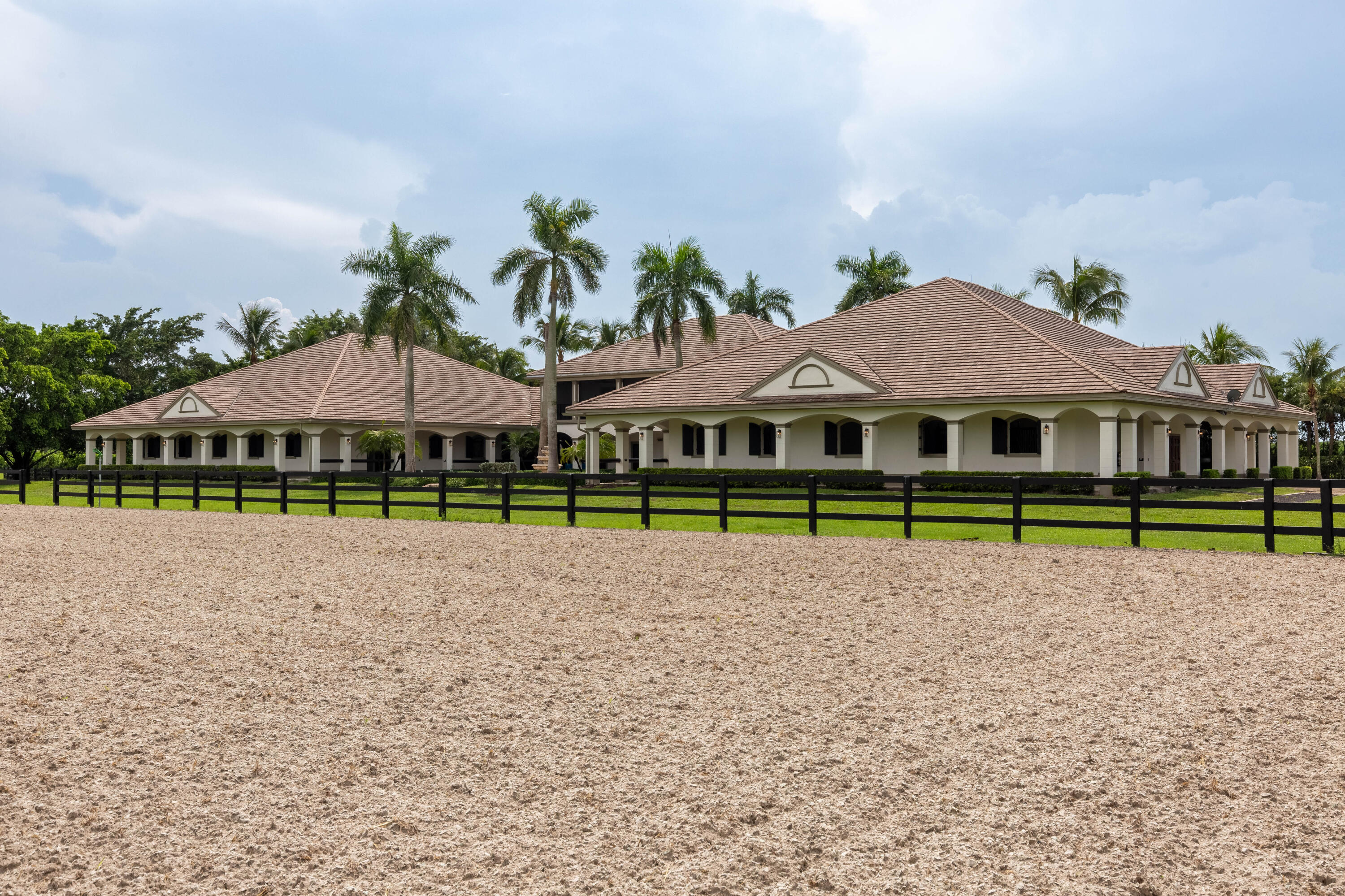 FARMS AT EQUESTRIAN CLUB - Residential