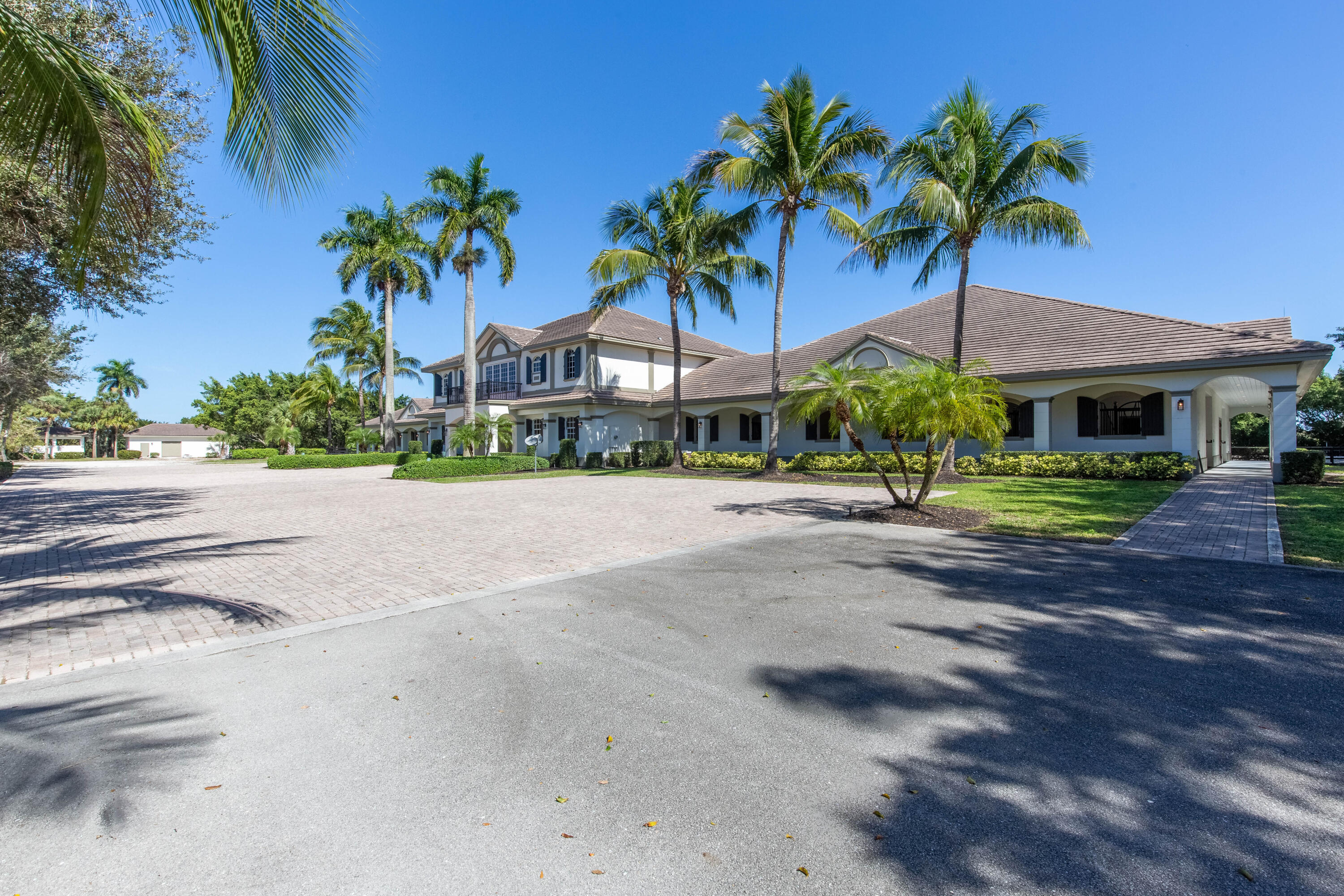 FARMS AT EQUESTRIAN CLUB - Residential
