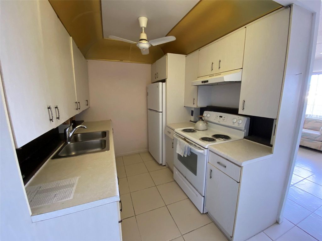 Photo of 4047 Cambridge C #4047, Deerfield Beach, FL 33442 (MLS # F10537570)