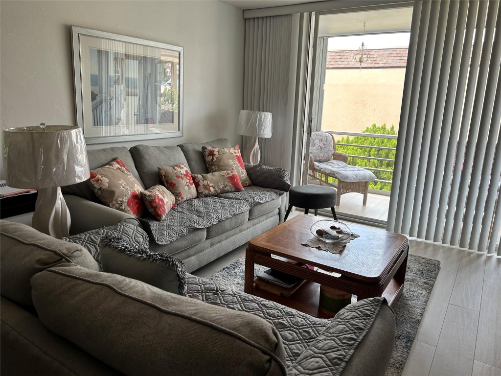 LIGHTHOUSE POINT PLAZA - Residential