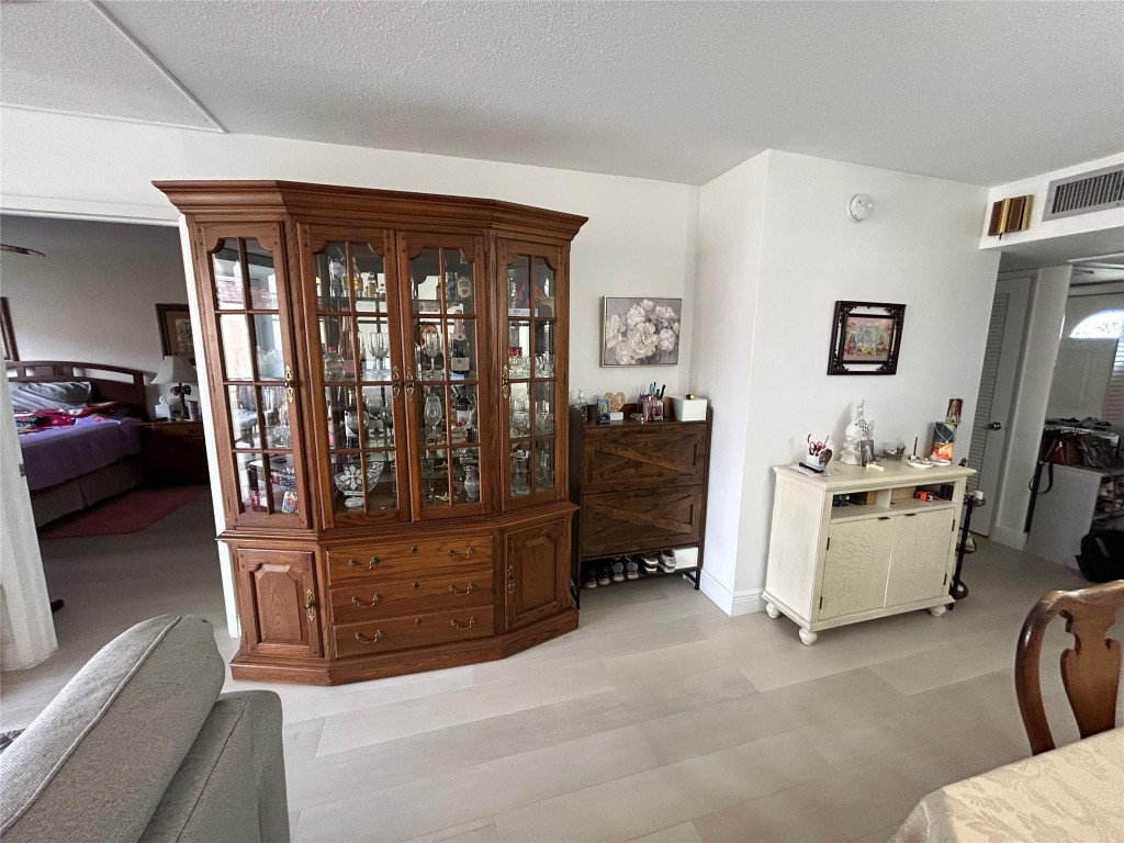 LIGHTHOUSE POINT PLAZA - Residential